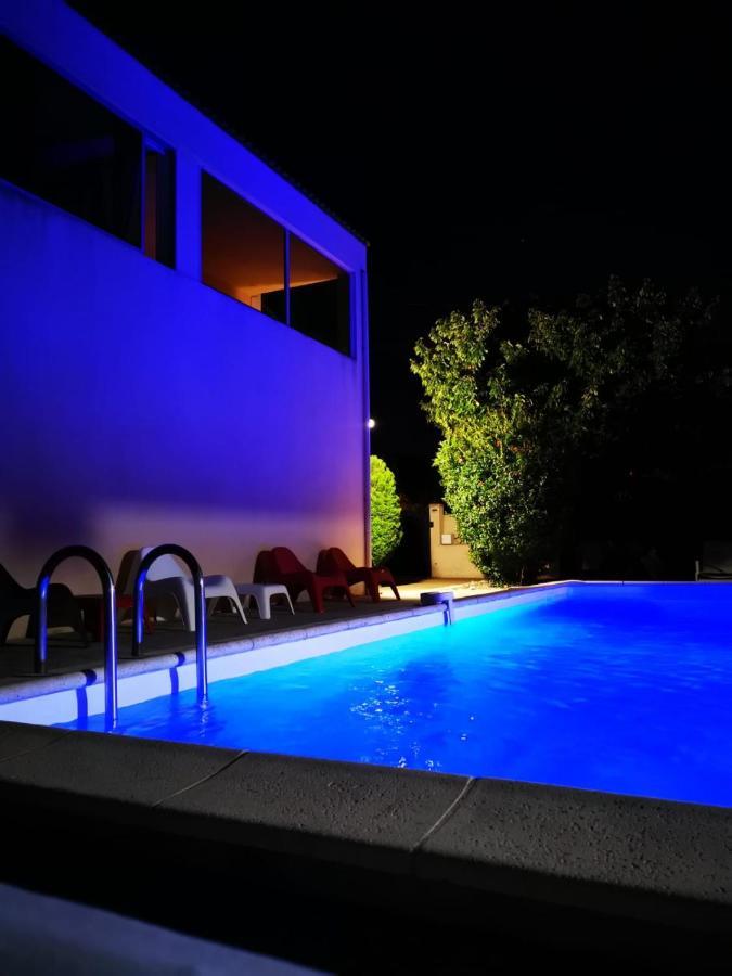 Gites Avec Grande Piscine Et Sa Terrasse Privative Bernis Zewnętrze zdjęcie