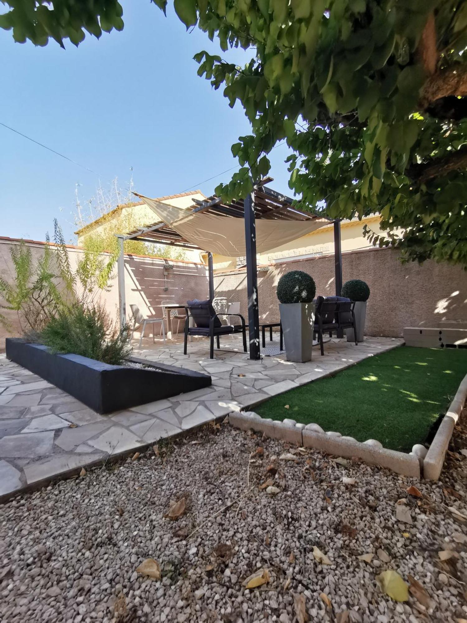 Gites Avec Grande Piscine Et Sa Terrasse Privative Bernis Zewnętrze zdjęcie